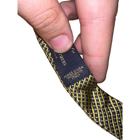Brooks Brothers Golden Polkadot Handmade 100% Silk Bow Tie - Picture 3 of 4
